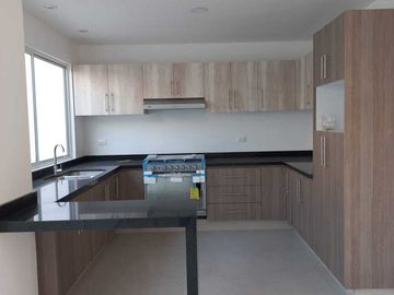 SE VENDE HERMOSA CASA
