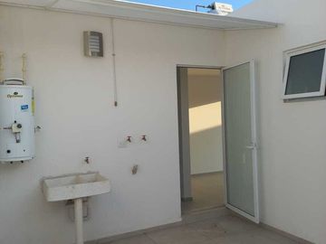 SE VENDE HERMOSA CASA