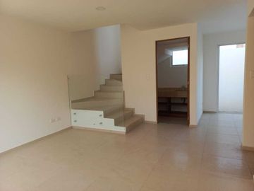 SE VENDE HERMOSA CASA