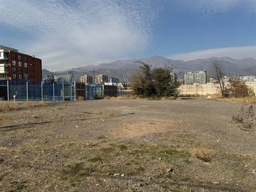 Terreno para edif. 8 pisos con gran acceso a Costanera Norte