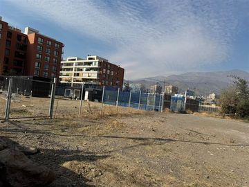 Terreno para edif. 8 pisos con gran acceso a Costanera Norte