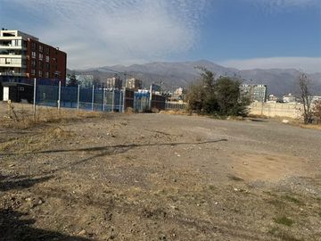 Terreno para edif. 8 pisos con gran acceso a Costanera Norte