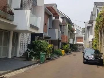 SEWA Townhouse baru di Cipete semifurnish 4Kamar untuk hunian!