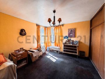 Casa en Venta, amplio terreno, La Reina
