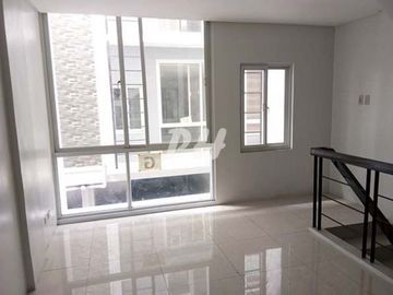 Modern Townhouse For Sale in Cubao near Edsa PH1112
