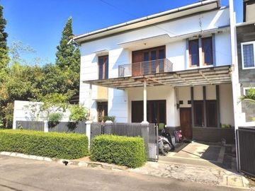 Rumah Modern Terawat 2 Lt Di Area POLBAN Sarijadi Ciwaruga