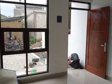 Rumah 2 lantai harga 1 lantai di cisaranten dekat antapani