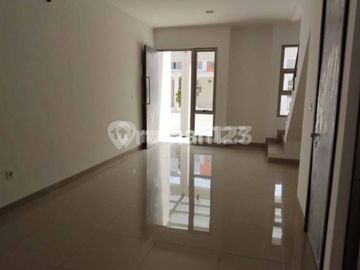 Disewakan Rumah Pik 2 Luas 4,5x12,5 Unfurnished Kondisi Bagus