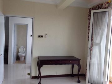 Rumah cluster modern disewakan.DEKAT KOTA,SEMI FURNISH,AMAN