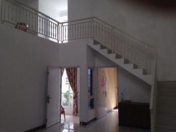 Rumah cluster modern disewakan.DEKAT KOTA,SEMI FURNISH,AMAN