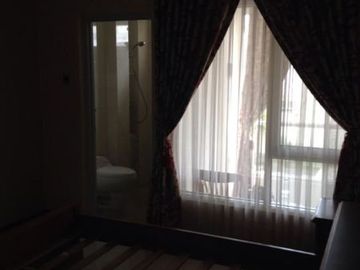Rumah cluster modern disewakan.DEKAT KOTA,SEMI FURNISH,AMAN