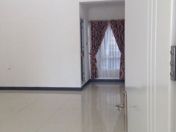 Rumah cluster modern disewakan.DEKAT KOTA,SEMI FURNISH,AMAN