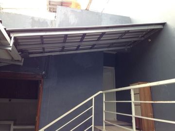 Rumah cluster modern disewakan.DEKAT KOTA,SEMI FURNISH,AMAN