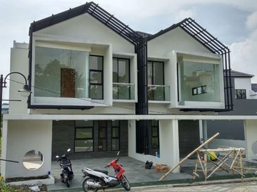 CLUSTER RUMAH PONDOK HIJAU ADA KOLAM RENANGNYA DEKET JALAN SETIA BUDI