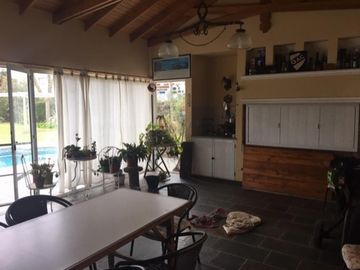 casa en barrio Village