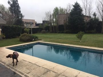 casa en barrio Village