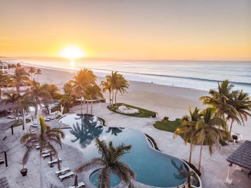 Condominio con vista al mar, en residencial de lujo con club de playa, spa