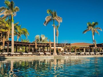 Condominio con vista al mar, en residencial de lujo con club de playa, spa