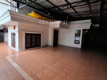 Rumah Hook Semi Furnished Strategis Di Pulomas Utara S9306
