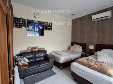 Rumah Hook Semi Furnished Strategis Di Pulomas Utara S9306