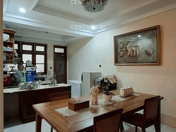 Rumah Hook Semi Furnished Strategis Di Pulomas Utara S9306