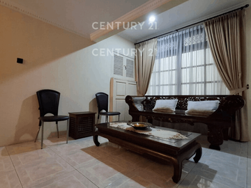 Rumah Hook Semi Furnished Strategis Di Pulomas Utara S9306