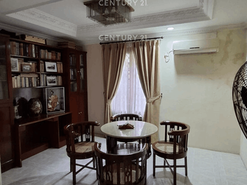 Rumah Hook Semi Furnished Strategis Di Pulomas Utara S9306