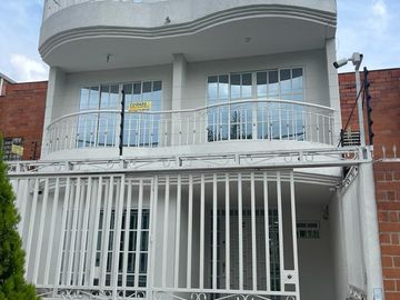 casa en arriendo en ciudad 2000. Cod A2
