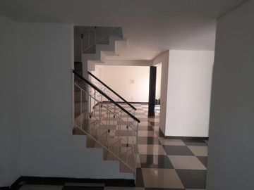 casa en arriendo en ciudad 2000. Cod A2