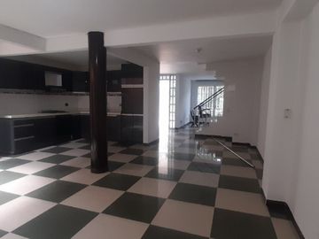 casa en arriendo en ciudad 2000. Cod A2