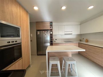 Departamento en venta de 3 dorm. en Vitacura