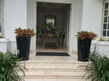 Dijual Rumah ada Kolam Renang Lokasi Strategis, Cilandak
