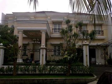 Dijual Rumah ada Kolam Renang Lokasi Strategis, Cilandak