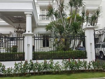 Dijual Rumah ada Kolam Renang Lokasi Strategis, Cilandak