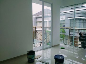 RUMAH BAGUS SIAP HUNI DI PUSAT TEPI JALAN SOROSUTAN