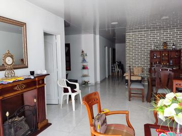 ALVERNIA, SE VENDE APARTAMENTO DE UN PISO, EXCELENTE UBICACION