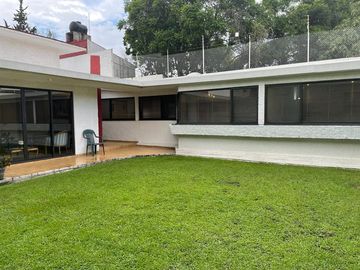 SE VENDE CASA EN JARDINES DEL PEDREGAL