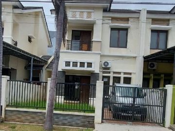 Rumah Cantik di Cluster Aralia Harapan Indah Bekasi