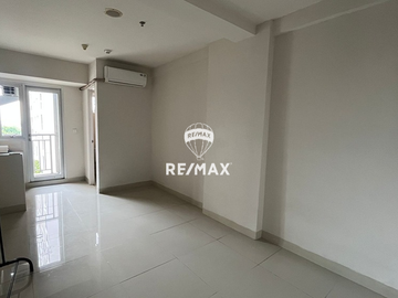 Disewakan Studio Bebas Desain Oak Tower B- Lantai Rendah, View Kolam Renang, Hadap Utara Pulo Gadung
