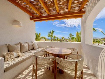 Penthouse vista al mar, jacuzzi, parque para perros