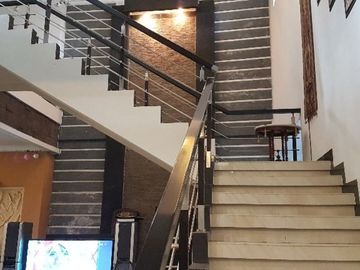 Rumah Besar Dan Mewah Full Furnished Di Kawasan Elite Renon