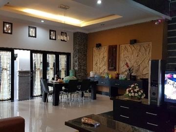 Rumah Besar Dan Mewah Full Furnished Di Kawasan Elite Renon