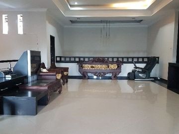 Rumah Besar Dan Mewah Full Furnished Di Kawasan Elite Renon