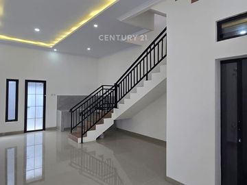 Rumah Baru 3 Lantai Kav DKI Under 2M Meruya Selatan