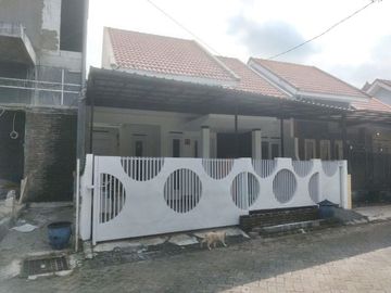 Rumah Barat Taman Singha Merjosari, Dekat Kampus UIN di Kota Malang
