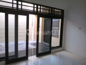 Rumah 1 Lantai Rungkut Surabaya - Rm199apd
