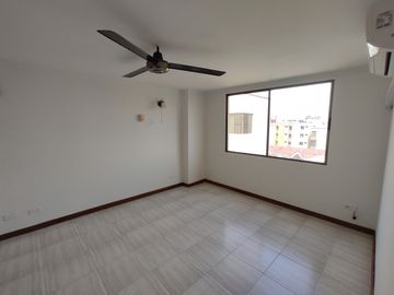 apartamento en venta en altos de riomar. Cod V104609
