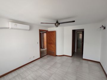 apartamento en venta en altos de riomar. Cod V104609
