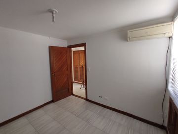 apartamento en venta en altos de riomar. Cod V104609