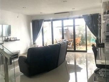 Dijual Rumah Mewah Ful Furnished Luas Di Jatiwaringin